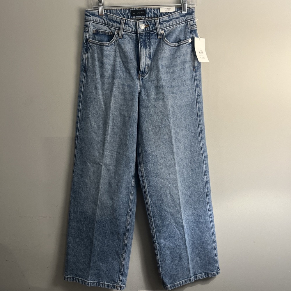 Free Assembly Women Jeans Light Wash Size 4  NWT
